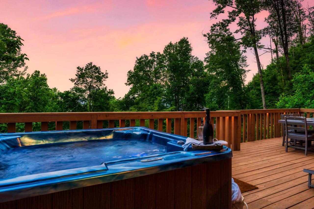 Mountainside - New Luxury Cabin-Fire Table-Hot Tub-3 Pools-Ps5-Bears Gatlinburg Exteriör bild