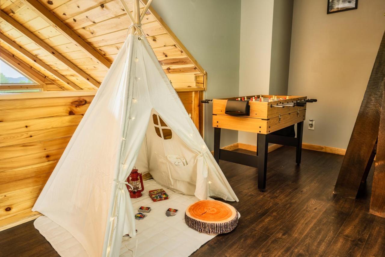 Mountainside - New Luxury Cabin-Fire Table-Hot Tub-3 Pools-Ps5-Bears Gatlinburg Exteriör bild