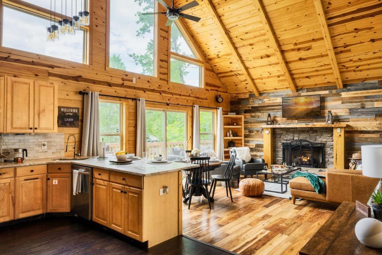 Mountainside - New Luxury Cabin-Fire Table-Hot Tub-3 Pools-Ps5-Bears Gatlinburg Exteriör bild